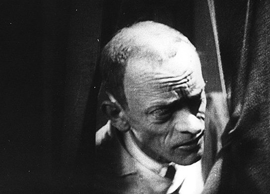 Karl Valentin in "Die Mysterien eines Frisiersalons" (1922/23) Die Mysterien eines Frisiersalons, Quelle: BArch