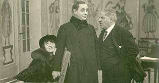 Ossi Oswalda, Emil Birron, Ferry Sikla (v.l.n.r.) Hundemamachen