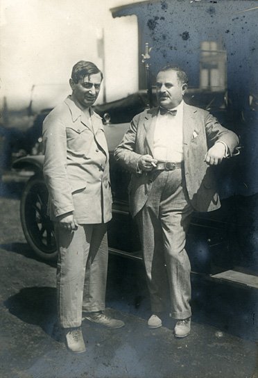 Ernst Lubitsch, Paul Davidson (v.l.n.r.) bei den Dreharbeiten zu "Das Weib des Pharao" (1921) Das Weib des Pharao