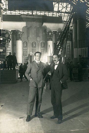 Kurt Richter (rechts) bei den Dreharbeiten zu "Das Weib des Pharao" (1921) Das Weib des Pharao