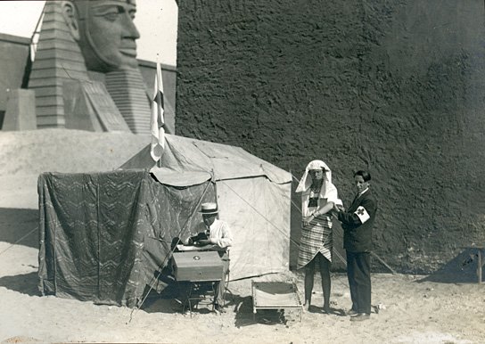 Bei den Dreharbeiten zu "Das Weib des Pharao" (1921) Das Weib des Pharao