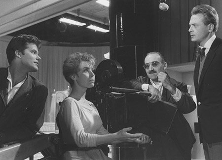 Zbigniew Cybulski, Sonja Ziemann, Aleksander Ford, Emil Karewicz (v.l.n.r.) bei den Drehbarbeiten zu "Der achte Wochentag" (1957/58) Aleksander Ford