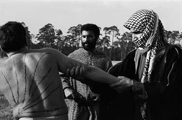 Hans Hirschmüller (links), El Hedi ben Salem (Mitte) in "Händler der vier Jahreszeiten" (1971) Händler der vier Jahreszeiten, Quelle: Sammlung Peter Gauhe/DIF