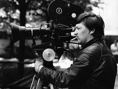 Rainer Werner Fassbinder bei den Dreharbeiten zu "Händler der vier Jahreszeiten" (1971) Händler der vier Jahreszeiten, Quelle: Sammlung Peter Gauhe/DIF