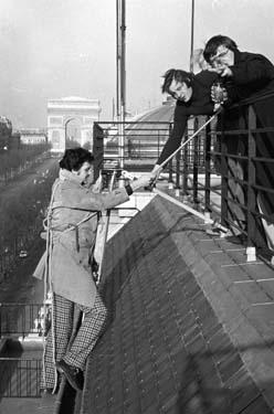 Michael Ballhaus (links), Rainer Werner Fassbinder (rechts) (Dreharbeiten) Welt am Draht