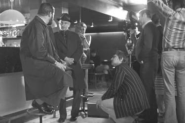 Wolfgang Schenck, Klaus Löwitsch, Christiane Maybach, Rainer Werner Fassbinder, Ernst Küsters (v.l.n.r.) (Dreharbeiten) Welt am Draht