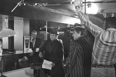 Ernst Küsters, Klaus Löwitsch, Rainer Werner Fassbinder (v.l.n.r.) (Dreharbeiten) Welt am Draht
