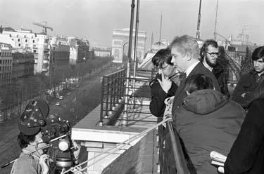 Michael Ballhaus (1.v.l.), Rainer Werner Fassbinder (2.v.l.), Peter Kern (3.v.l.) (Dreharbeiten) Welt am Draht
