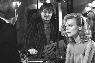 Klaus Löwitsch, Rainer Werner Fassbinder, Mascha Rabben (v.l.n.r.) (Dreharbeiten) Welt am Draht