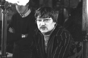 Rainer Werner Fassbinder bei den Dreharbeiten Welt am Draht