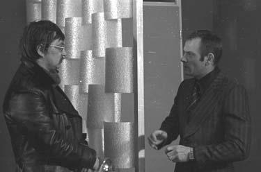 Rainer Werner Fassbinder, Klaus Löwitsch (v.l.n.r.) (Dreharbeiten) Welt am Draht
