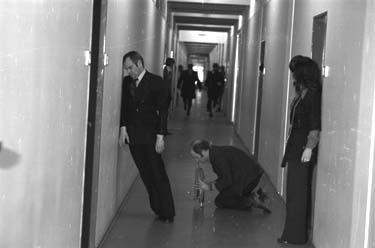 Klaus Löwitsch, Peter Moland, Doris Mattes (vorne, v.l.n.r.) Welt am Draht