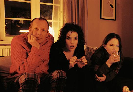 Axel Milberg, Elena Uhlig, Sarah oder Laura Bellini (v.l.n.r.) in "Ich back' mir einen Mann" (2003) Ich back' mir einen Mann