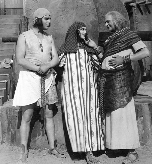 Harry Liedtke, Dagny Servaes, Albert Bassermann (v.l.n.r.) in "Das Weib des Pharao" (1921) Das Weib des Pharao