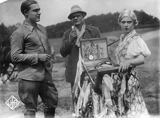Paul Klinger, Walter Griep, Friedel Pisetta (v.l.n.r.) in "Du sollst nicht begehren" (1933) Du sollst nicht begehren, Quelle: DIF