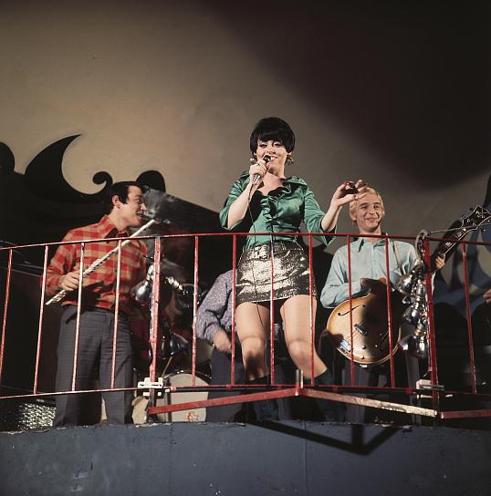 Marie-France Messaoud in "Ich betone - oben ohne" (1968/69) Ich betone - oben ohne