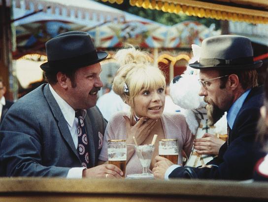 Gerd Duwner, Ingrid Steeger, Siegfried Zügel (v.l.n.r.) in "Die goldene Banane von Bad Porno" (1971) Die goldene Banane von Bad Porno