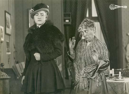 Henny Porten, Frida Richard (v.l.n.r.) Gelöste Ketten