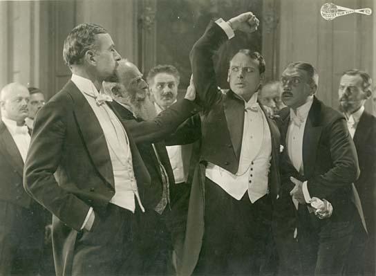 Bruno Decarli (vorne links), Johannes Riemann (3.v.r.) Gelöste Ketten