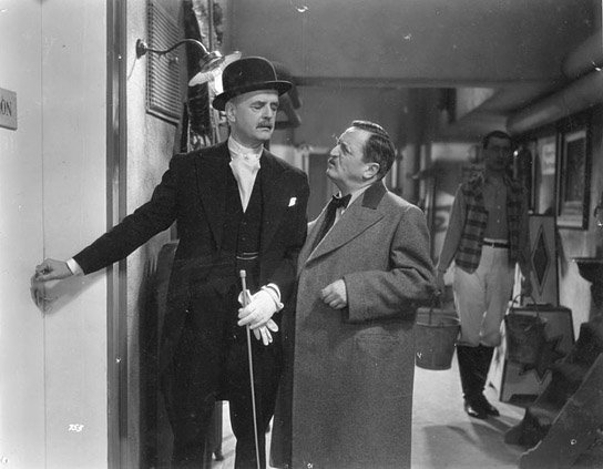 Heinz Salfner, Hans Moser (v.l.n.r.) in "Der Mann, von dem man spricht" (1936/37) "Der Mann, von dem man spricht", Quelle: DIF/Kineos Sammlung