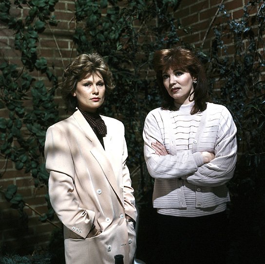 Monika Woytowicz, Iris Berben (v.l.n.r.) in "Tagebuch für einen Mörder" (1988) Tagebuch für einen Mörder, Quelle: © ZDF, Dr. Harald Müller