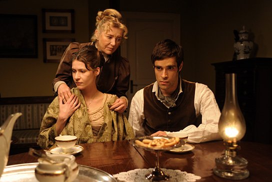 Inga Birkenfeld, Jutta Speidel, Wolfgang Menardi (v.l.n.r.) in "Bergblut" (2009/10) Bergblut, © FR Entertainment, Barbara Bauriedl