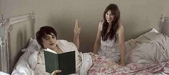 Pete Doherty, Charlotte Gainsbourg in "Confession" (2010-12); © Farbfilm Verleih Confession; © Farbfilm Verleih