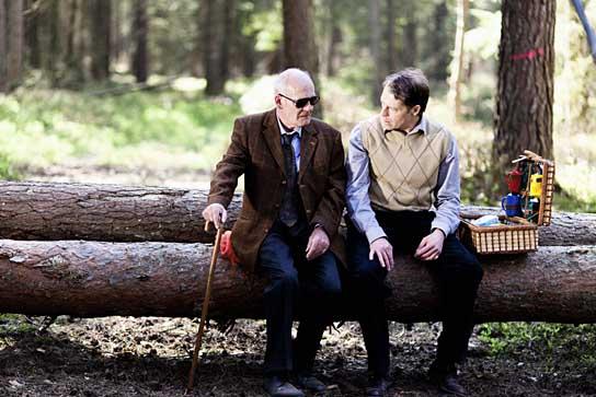 Hans-Michael Rehberg, Oliver Sauer (v.l.n.r.) in "Leg ihn um - Ein Familienfest" (2011/12) Leg ihn um - Ein Familienfest