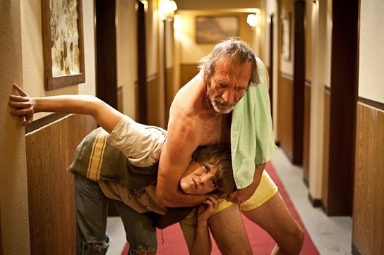 Jonas Nay, Jochen Nickel (v.l.n.r.) in "Dear Courtney" (2011/12) Dear Courtney, © Martin Rottenkolber