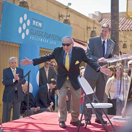 Turner Classic Film Festival: Mel Brooks (vorne) erhält einen Stern auf dem Walk of Fame 100 Jahre Hollywood