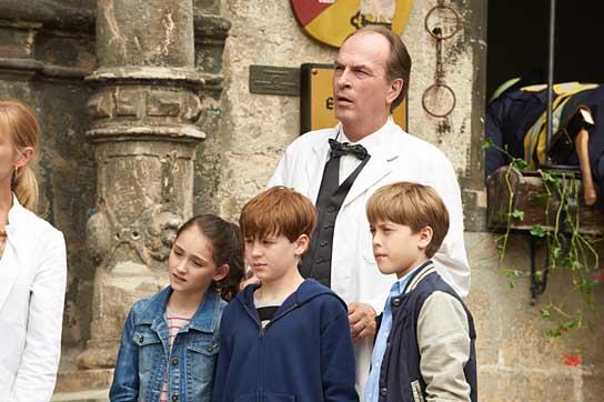 Herbert Knaup (hinten), Emily Kusche, Jonas Holdenrieder, Nico Hartung (vorne, v.l.n.r.) in "Das kleine Gespenst" (2012/13) Das kleine Gespenst, Quelle: Universum Film, DIF, © Universum Film, W. Wehner
