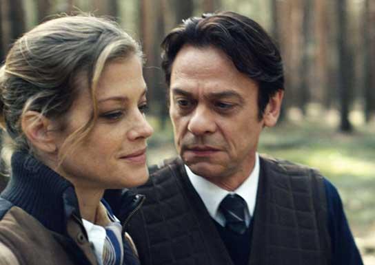 Marie Bäumer, Sylvester Groth in "Zum Geburtstag" (2012/13) Zum Geburtstag; Quelle: X Verleih AG, DIF