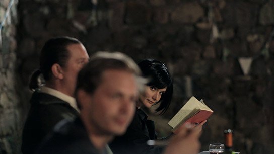 Frank Jacobsen (links), Alexandra Finder (hinten) in "Antons Fest" (2011-13) "Antons Fest"; Quelle: daredo media, DIF
