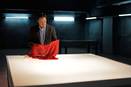 Professor Laurence Dreyfus im fiktiven Ermittlungsraum in "Wagnerwahn" (2012/13) Wagnerwahn, Quelle: Gebrüder Beetz Filmproduktion, © Falco Seliger