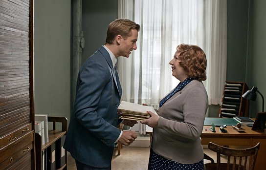 Alexander Fehling, Hansi Jochmann in "Im Labyrinth des Schweigens" (2013/14) Im Labyrinth des Schweigens, © CWP Film, Universal Pictures, Heike Ulrich