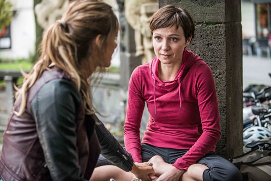 Miriam Stein, Julia Koschitz (v.l.n.r.) in "Hin und weg" (2013/14) Hin und Weg, © Wolfgang Ennenbach, Majestic