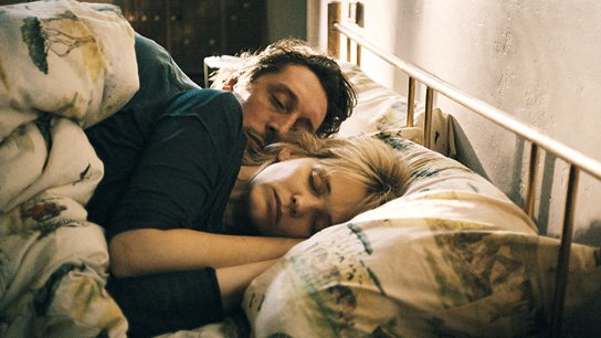 Hans Löw, Laura Tonke in "Hedi Schneider steckt fest" (2013-15) Hedi Schneider steckt fest, © Komplizen Film, Pandora Film 2015