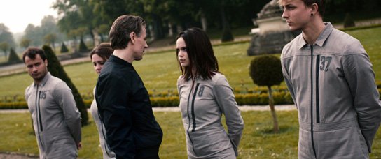 Jens Harzer (Mitte), Emilia Schüle (2.v.r.) in "Boy 7" (2014/15) Boy 7, © 2015 Koch Media, Hamster Film, Hands-on Producers