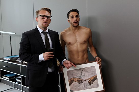 Axel Stein, Kostja Ullmann (v.l.n.r.) in "3 Türken & 1 Baby" (2014) 3 Türken & 1 Baby, © 2014 Egoli Tossell Film, Wild Bunch Germany, Foto: Vanessa