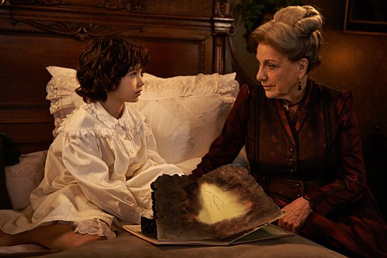 Anuk Steffen, Hannelore Hoger (v.l.n.r.) in "Heidi" (2014/15) "Heidi", © Studiocanal GmbH, Walter Wehner