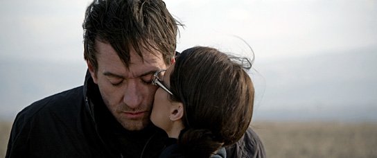 Matthew Macfadyen, MyAnna Buring in "Welcome to Karastan" (2013/14) Welcome to Karastan, © Piffl Medien