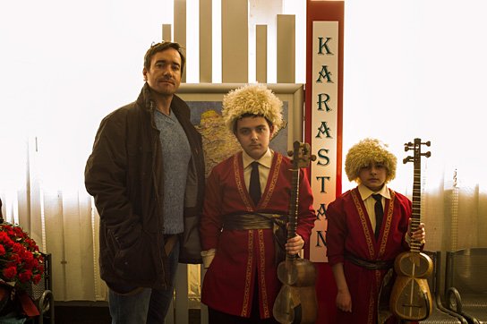 Matthew Macfadyen (links) in "Welcome to Karastan" (2013/14) Welcome to Karastan, © Piffl Medien