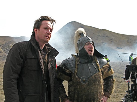 Matthew Macfadyen, Noah Taylor (v.l.n.r) in "Welcome to Karastan" (2013/14) Welcome to Karastan, © Piffl Medien