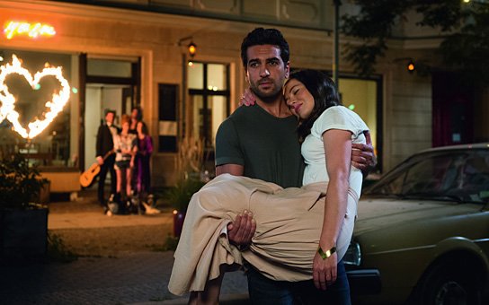 Elyas M'Barek, Hannah Herzsprung in "Traumfrauen" (2014/15) Traumfrauen, © 2015 Warner Bros. Ent., Foto: Stephan Rabold