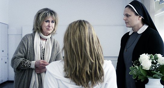 Beatrice Richter, Lisa Martinek, Željka Preksavec (v.l.n.r.) in "Schwester Weiß" (2014/15) "Schwester Weiß", © W-Film, Andreas Köhler