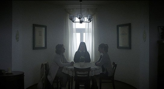 Beatrice Richter, Željka Preksavec, Lisa Martinek (v.l.n.r.) in "Schwester Weiß" (2014/15) "Schwester Weiß", © W-Film, Andreas Köhler