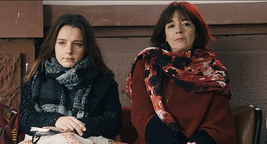 Marie Rosa Tietjen, Olivia Grigolli (v.l.n.r.) in "Wann endlich küsst Du mich?" (2014-16) "Wann endlich küsst Du mich?", Quelle: Barnsteiner Film, DIF