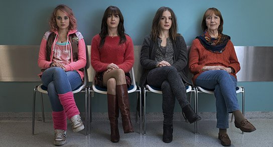 Luise von Finckh, Olivia Grigolli, Marie Rosa Tietjen, Marlen Diekhoff (v.l.n.r.) in "Wann endlich küsst Du mich?" (2014-16) "Wann endlich küsst Du mich?", Quelle: Barnsteiner Film, DIF