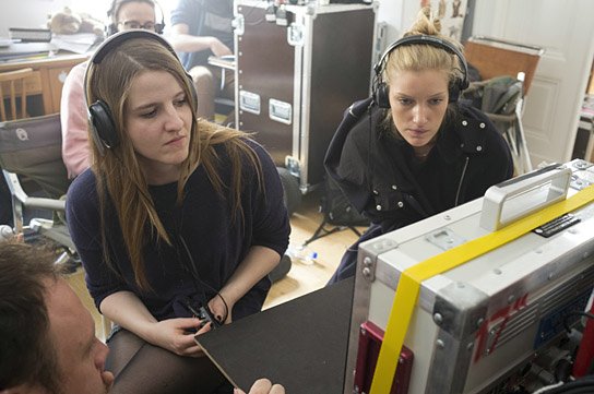 Regisseurin Helene Hegemann (Mitte) bei den Dreharbeiten zu "Axolotl Overkill" (2015/16) "Axolotl Overkill", © 2017 Constantin Film Verleih GmbH, JC Dhien