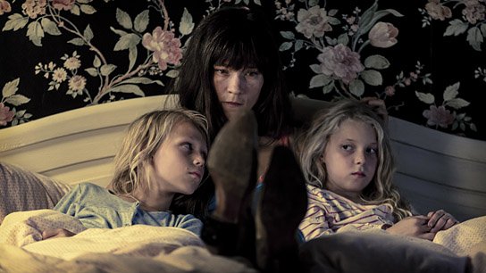 Bendix Hansen, Sabine Timoteo, Sarah Fuhrer (v.l.n.r.) in "Die Mitte der Welt" (2015/16) "Die Mitte der Welt", © 2015 Tom Trambow, Universum Film